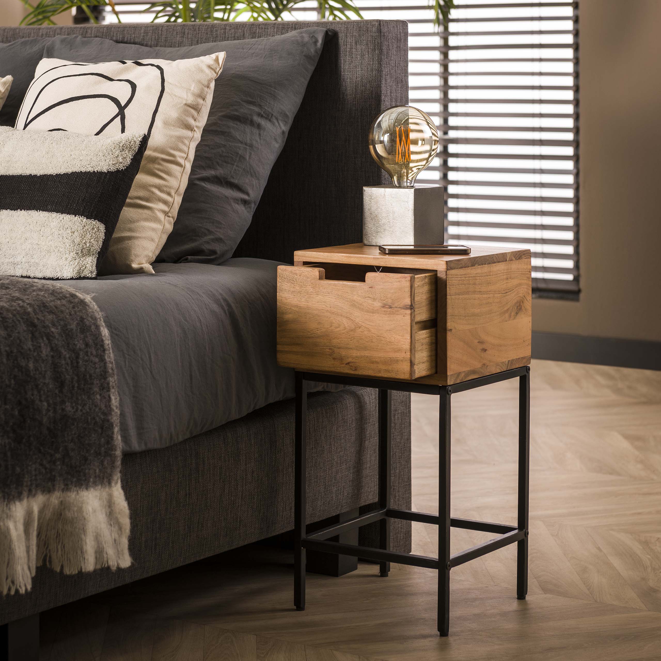Nachtkastje Flat XS | 1 Lade | Massief acacia