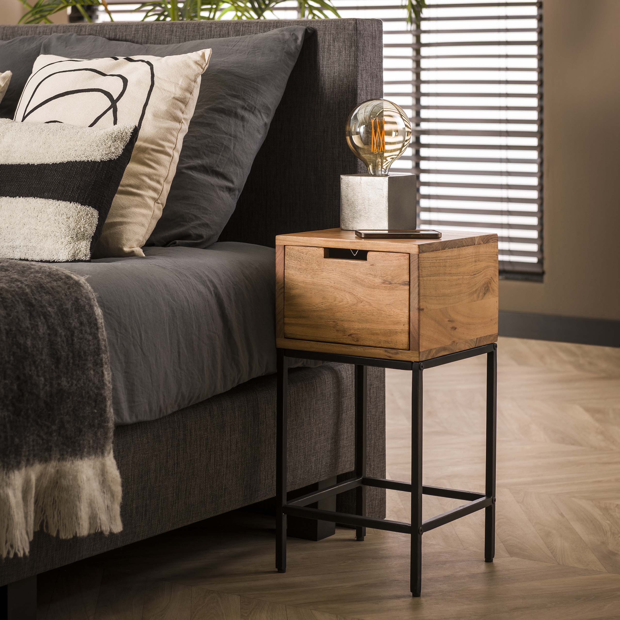 Nachtkastje Flat XS | 1 Lade | Massief acacia