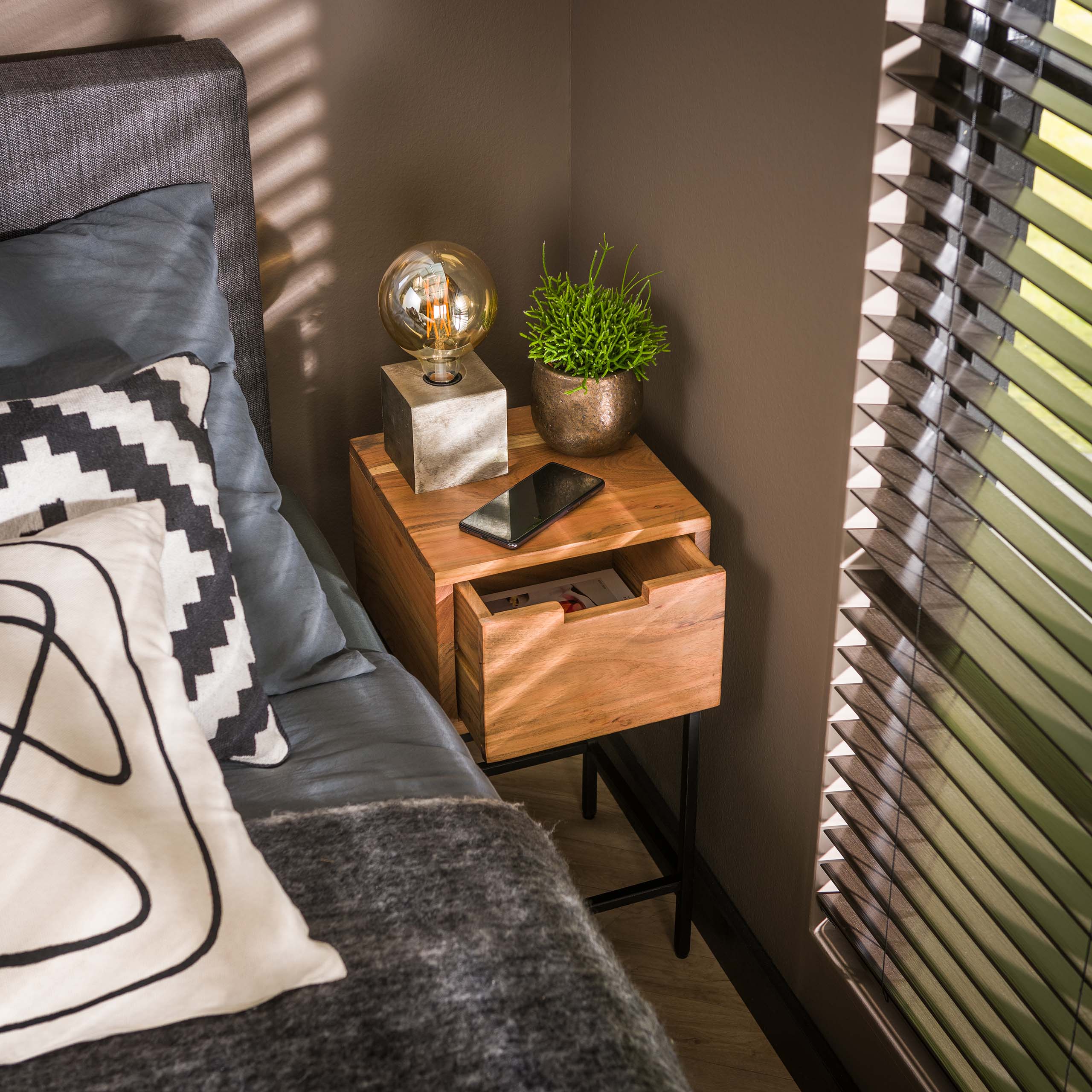 Nachtkastje Flat XS | 1 Lade | Massief acacia
