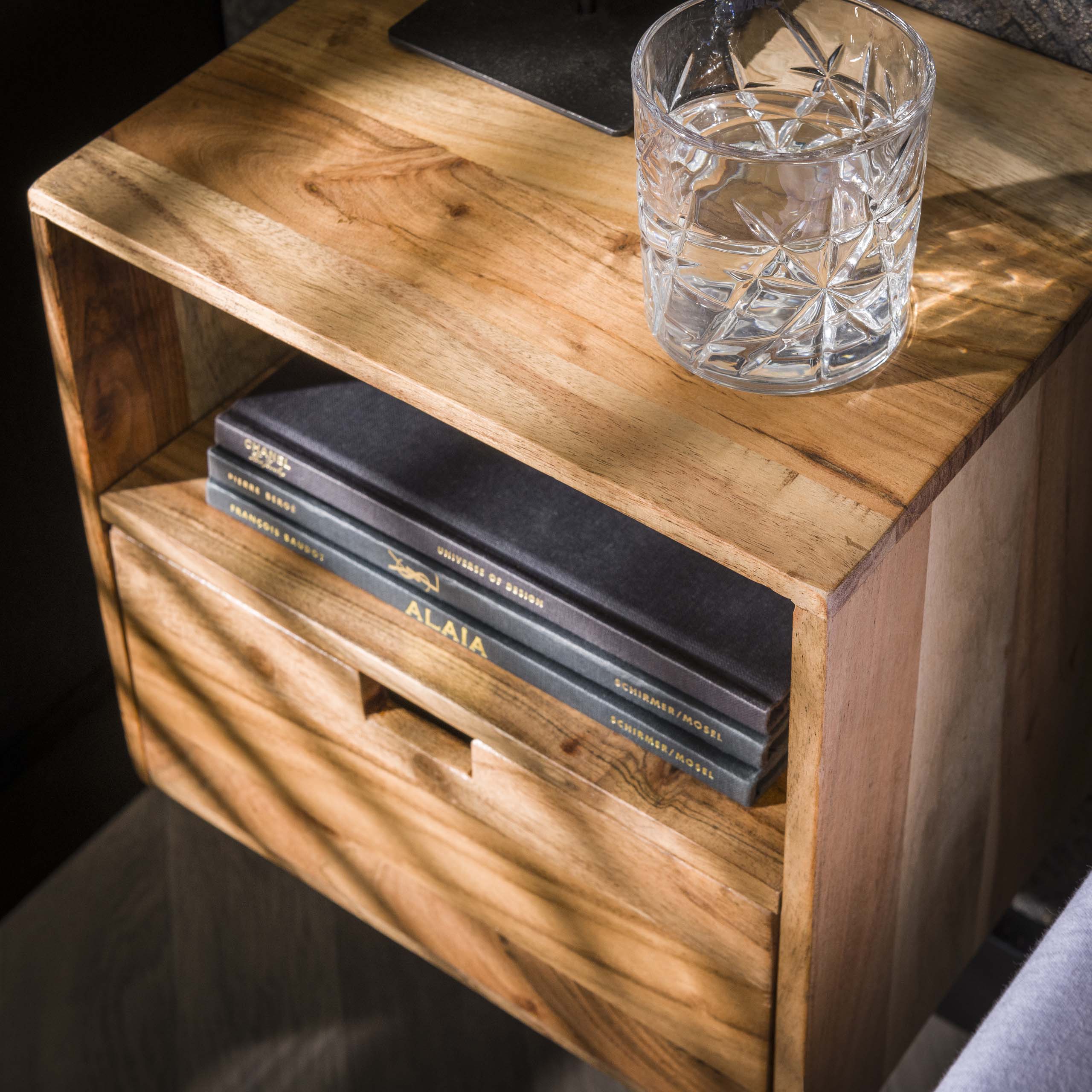 Nachtkastje Flat XS | Zwevend | Massief acacia naturel