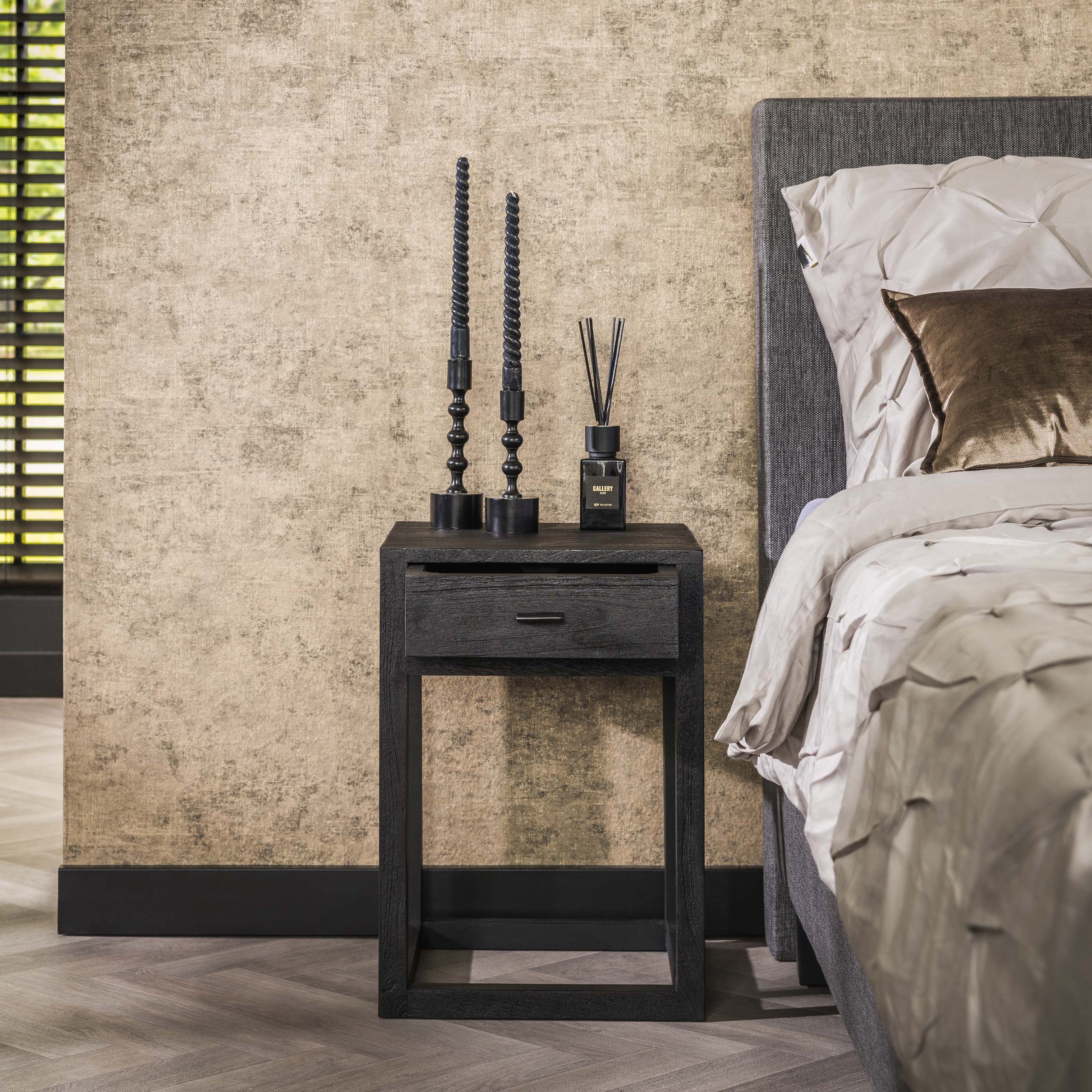 Nachtkastje Black Square | 1 Lade | Massief mangohout zwart