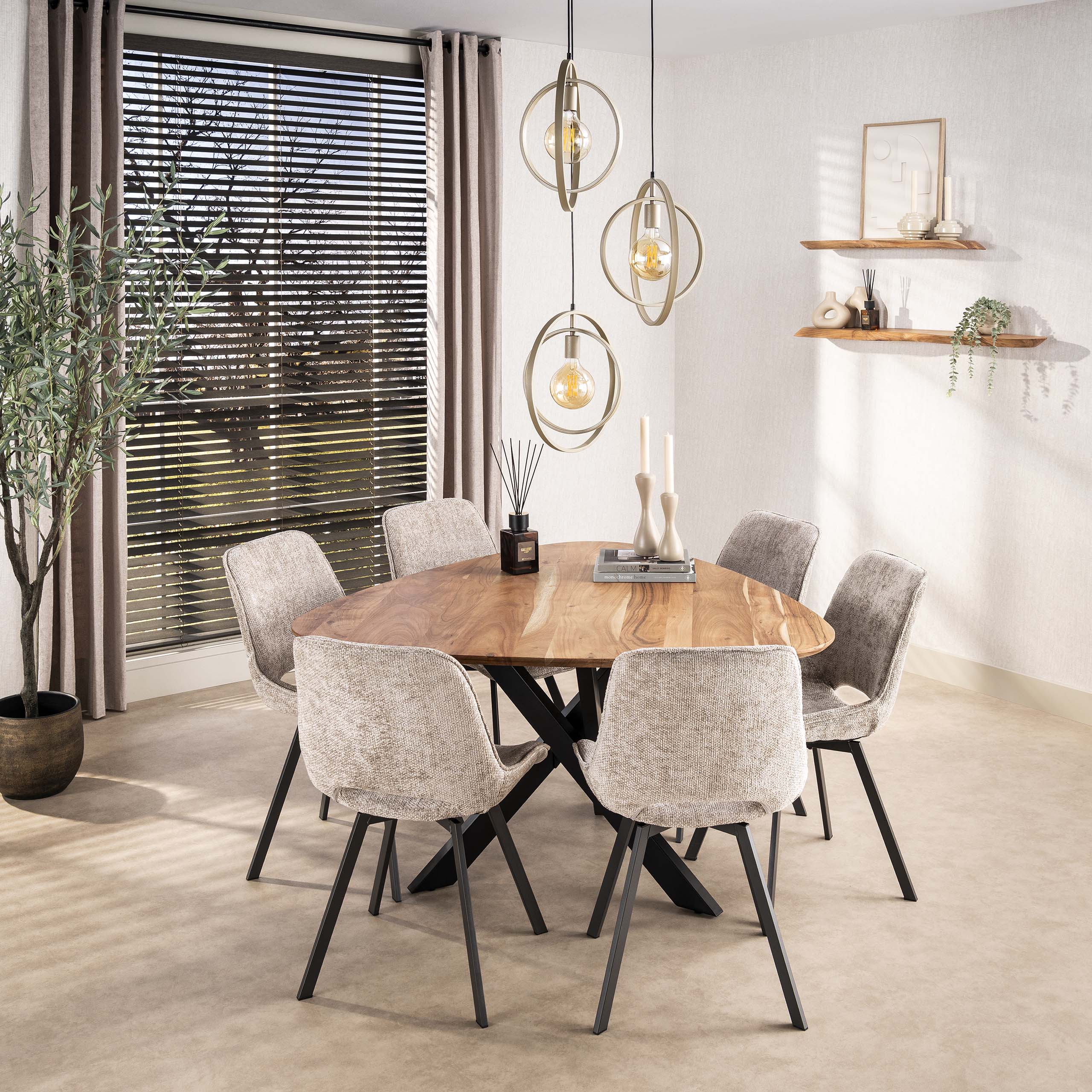 Eettafel Triangle 135x135cm | Massief acacia naturel