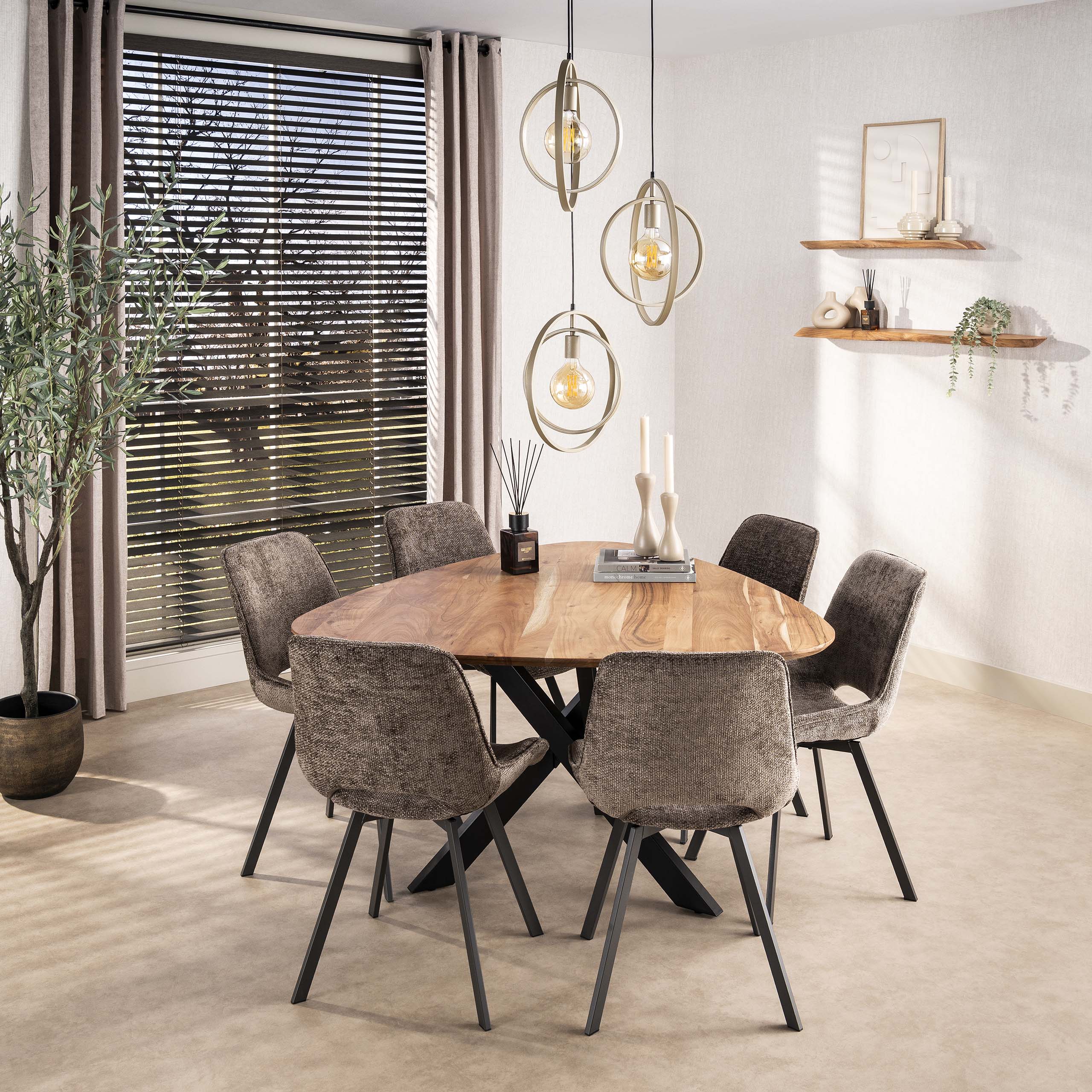 Eettafel Triangle 135x135cm | Massief acacia naturel