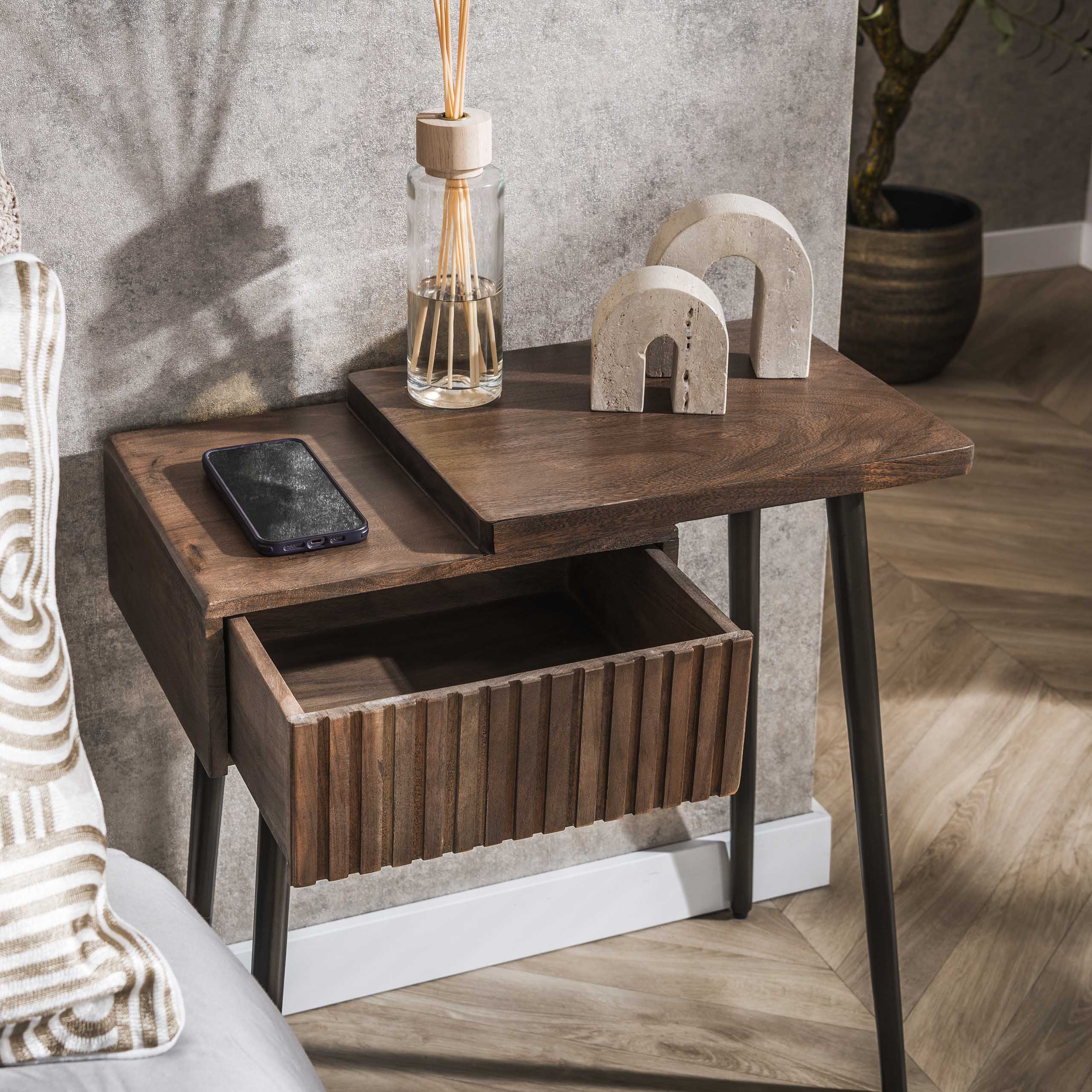 Nachtkastje Carve | 1 Lade Rechts | Massief acacia bruin