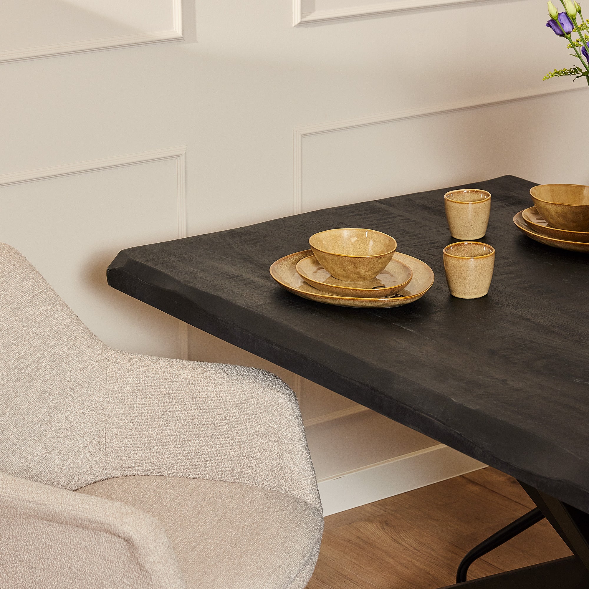 Boomstamtafel Boston Black | Mangohout | Mat zwart