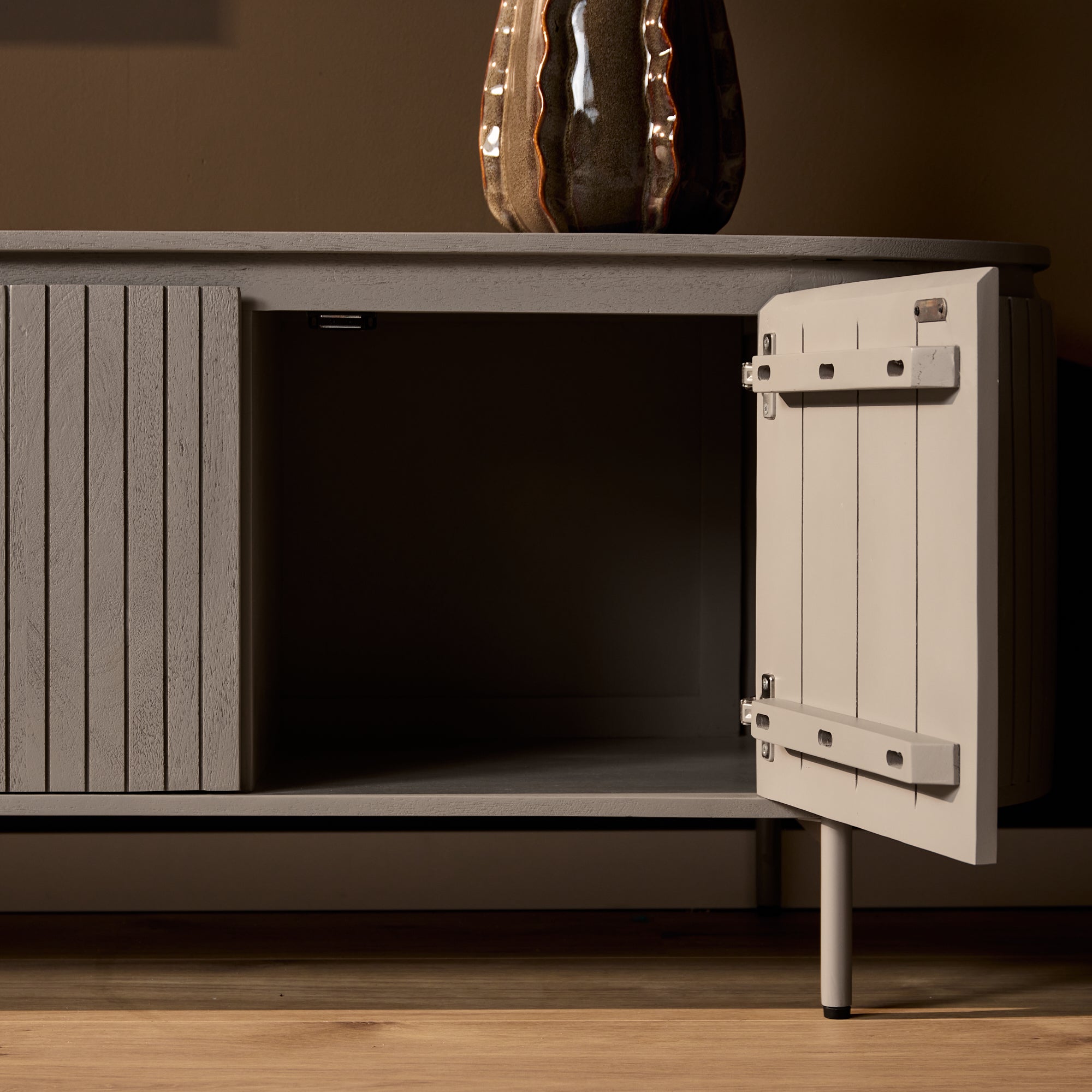 Tv meubel Solana | Verticale latten | Mangohout taupe