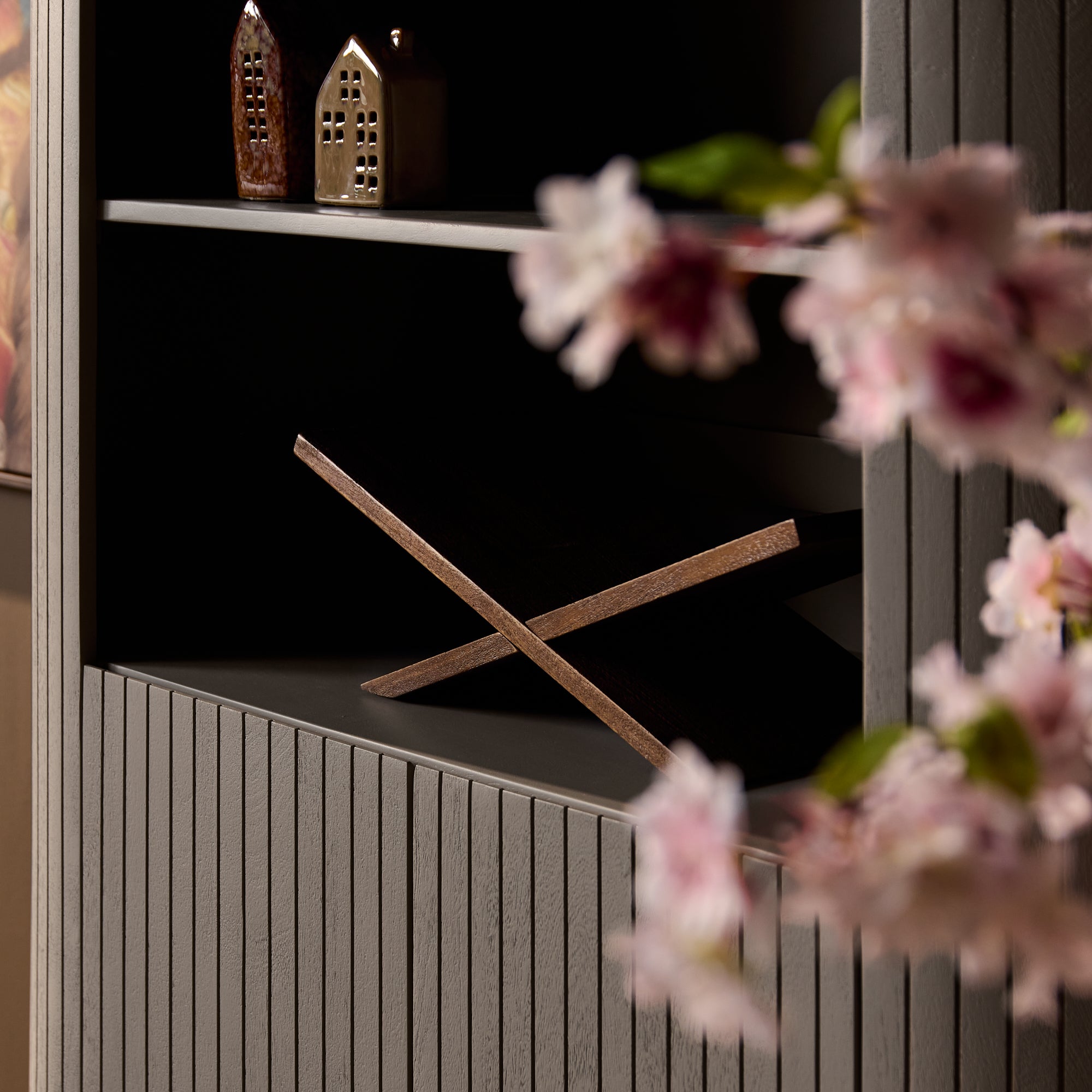 Wandkast Solana | Verticale latten | Mangohout Taupe