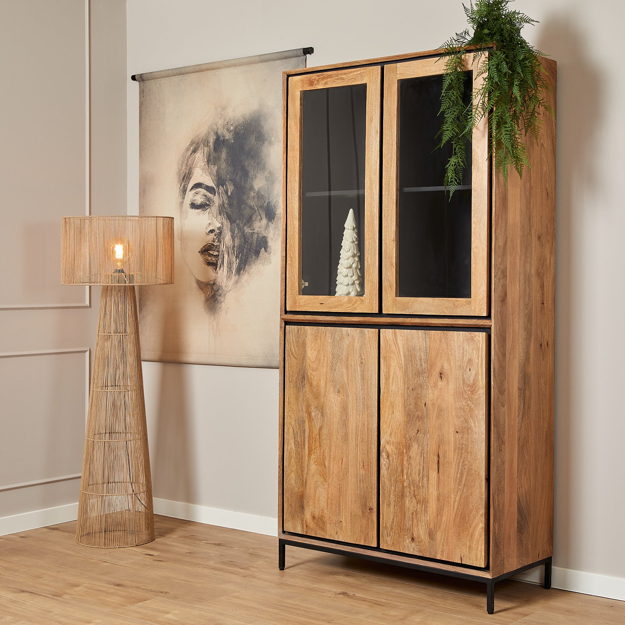 Vitrinekast RichWood | 4-Deurs | Gelakt mango/zwart