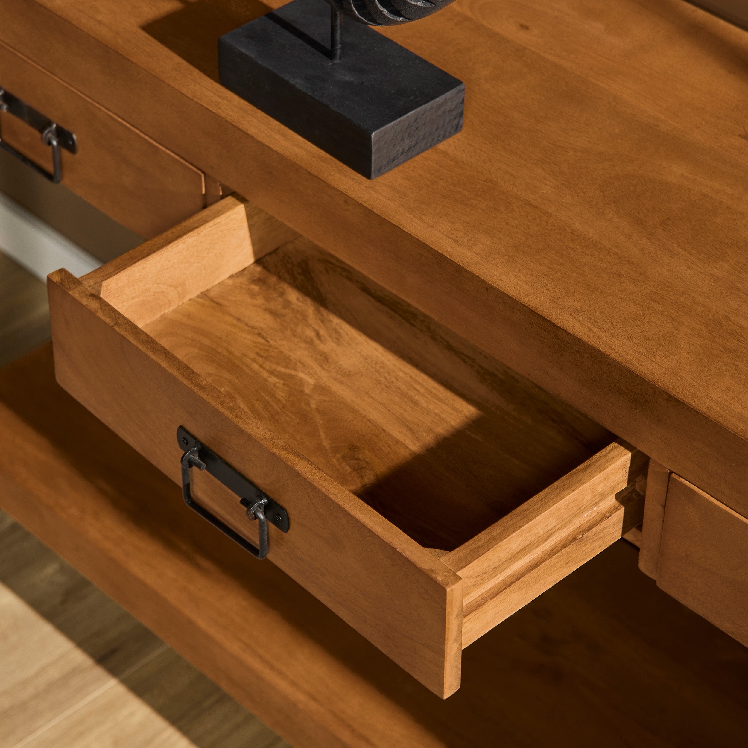 Sidetable Boaz | 4 Laden | Mango & Zwart Metaal