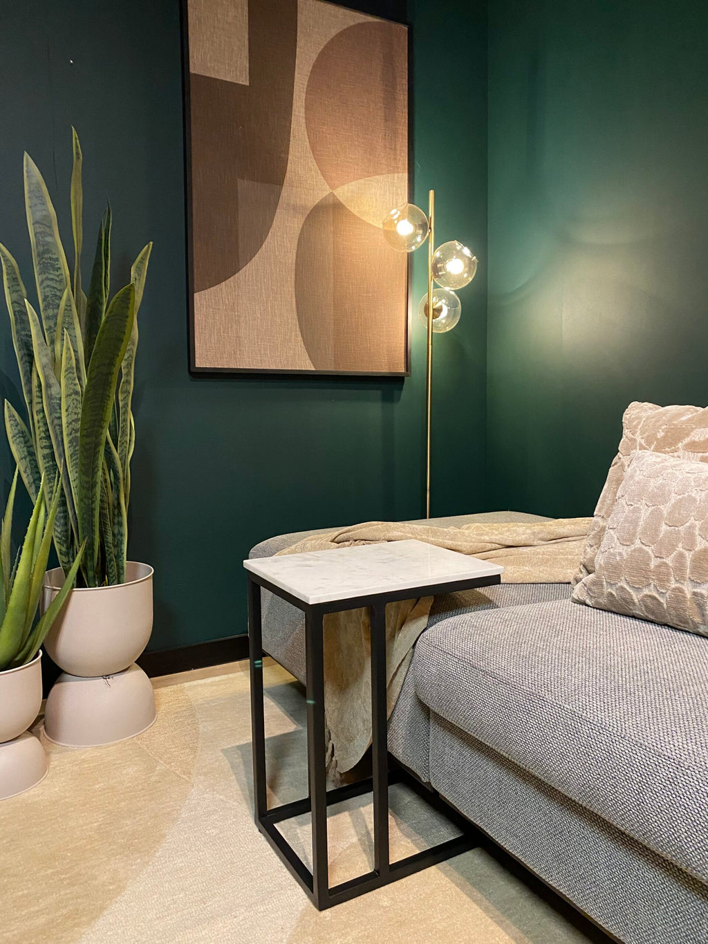 Bijzettafel Slider | Wit marmer | Zwart frame