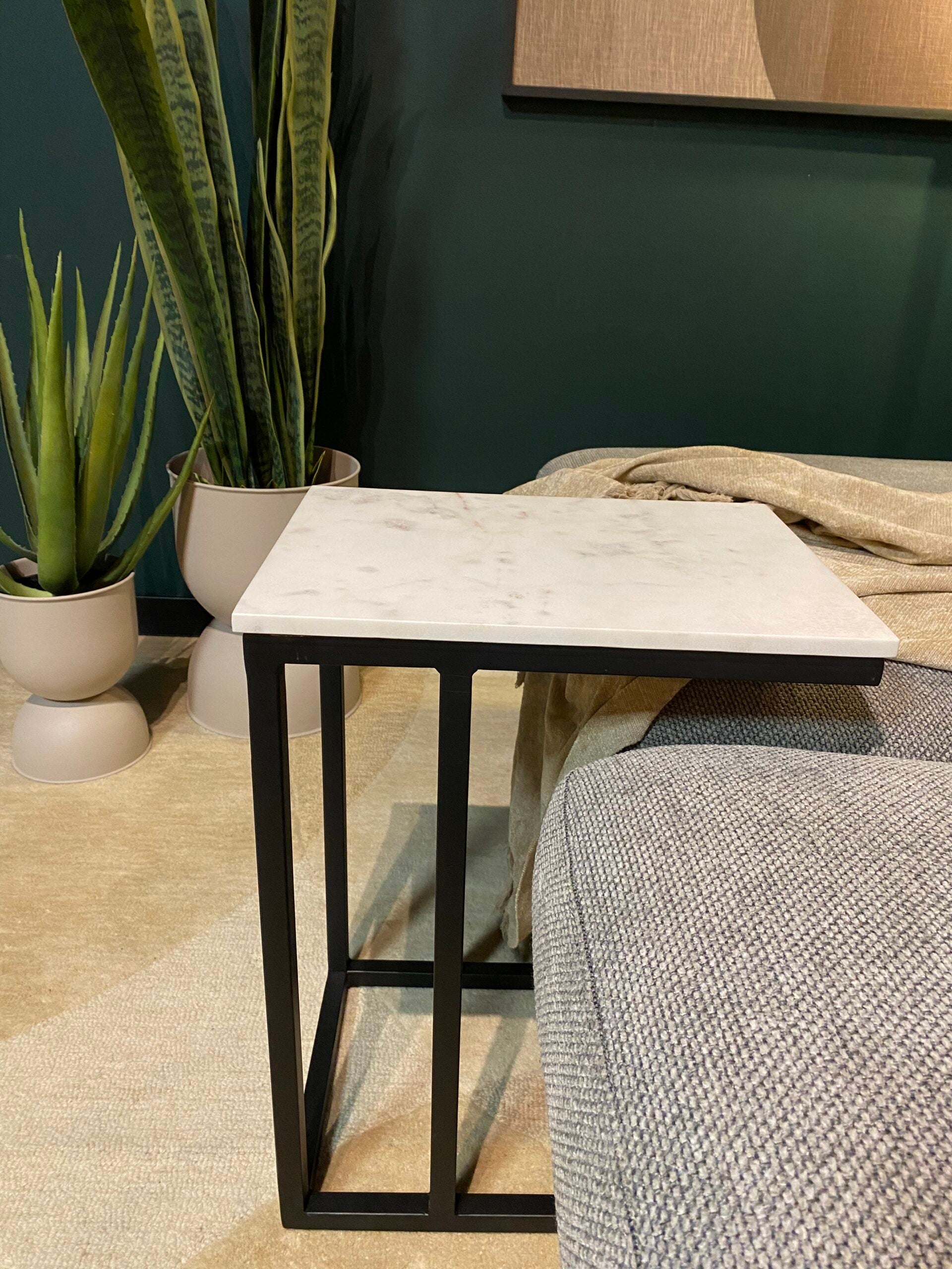 Bijzettafel Slider | Wit marmer | Zwart frame